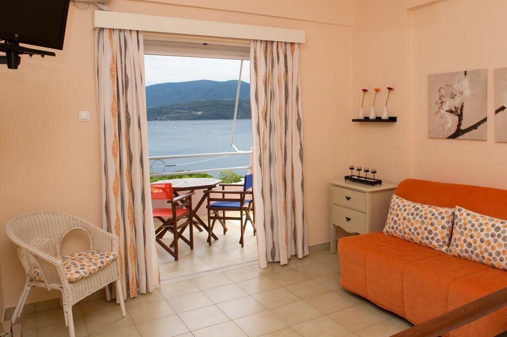 Mirella Studios Loutra Oraias Elenis Habitación foto